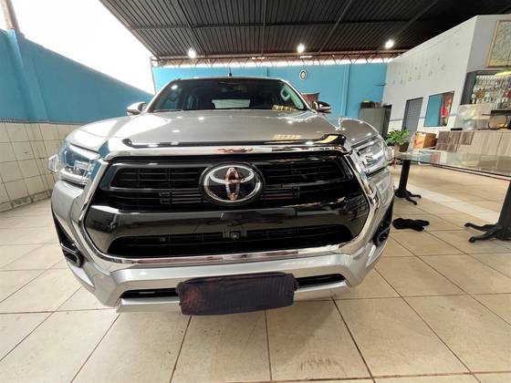 TOYOTA HILUX 2.8 D-4D TURBO DIESEL CD SRX 4X4 AUTOMÁTICO